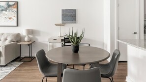 Apartment (1 Bedroom) | Dining room