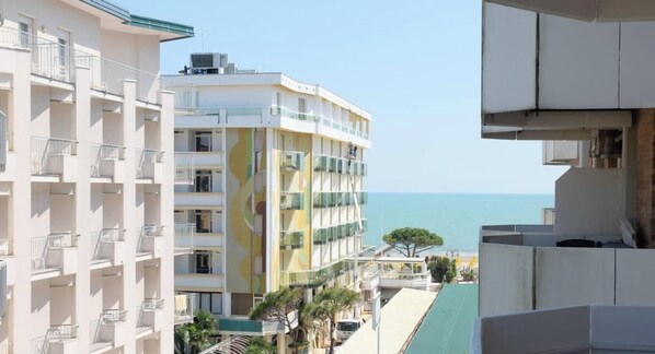 Property grounds - Apartment 'Residence Vera Cruz 401' with Sea View, Shared Pool and Private Terrace (Lido di Jesolo)