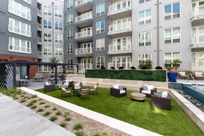 Property grounds - Landing Apartments Fort Worth Near Historic Southside (Fort Worth)
