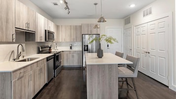 Appartamento (2 Bedrooms) | Cucina privata | Frigorifero, macchina per tè/caffè