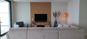 Smart TV - Villa Aqualento Luxury Villa with heated saltwater pool - 180° Ocean View (Arco da Calheta)