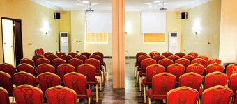 Grand Commodores Hotel And Suites