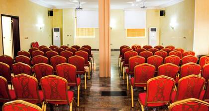 Grand Commodores Hotel And Suites