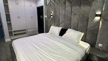 Quarto luxo, sacada, vista para a cidade