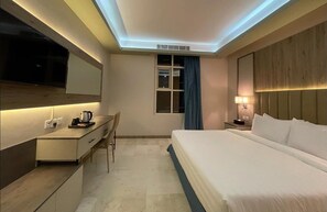 Junior Suite | Blackout drapes, iron/ironing board, free WiFi