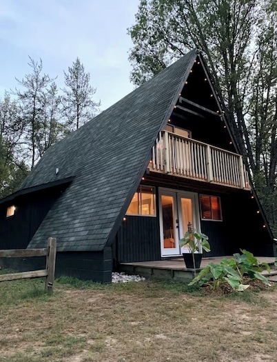 Secluded A-frame Loft Cabin on Lincoln Hills Trails Firepit ATV Friendly!