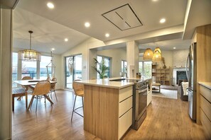 Interior - On the shores of Bowker Lake, with views of Mont Orford and Mont Chauve. (Orford)