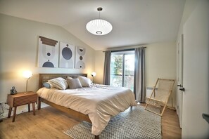 Room - On the shores of Bowker Lake, with views of Mont Orford and Mont Chauve. (Orford)