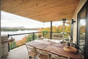 Outdoor dining - On the shores of Bowker Lake, with views of Mont Orford and Mont Chauve. (Orford)