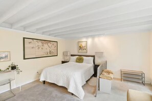 1 bedroom, WiFi, bed sheets - Hillsdale Private Studio Oasis in Portland, OR (Portland)