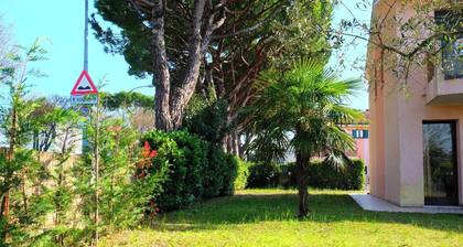 Villa 'Le Cascine 01' mit privater Terrasse, Garten und Klimaanlage