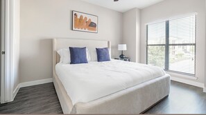 Huoneisto (1 Bedroom) | 2 makuuhuonetta, yksilöllisesti sisustettu, yksilöllisesti kalustettu