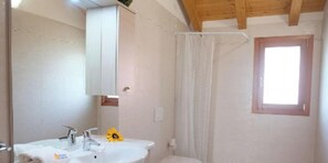 Shower - Villa 'Mascagni 01' with Private Terrace, Garden, and Air Conditioning (Jesolo)