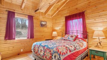 3 bedrooms, desk, free WiFi, bed sheets