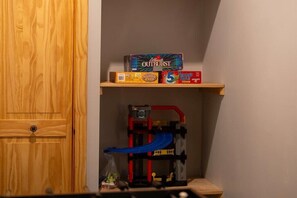 Children’s area - Sam's Place- Peaceful Cabin near Lake Of Egypt (Creal Springs)