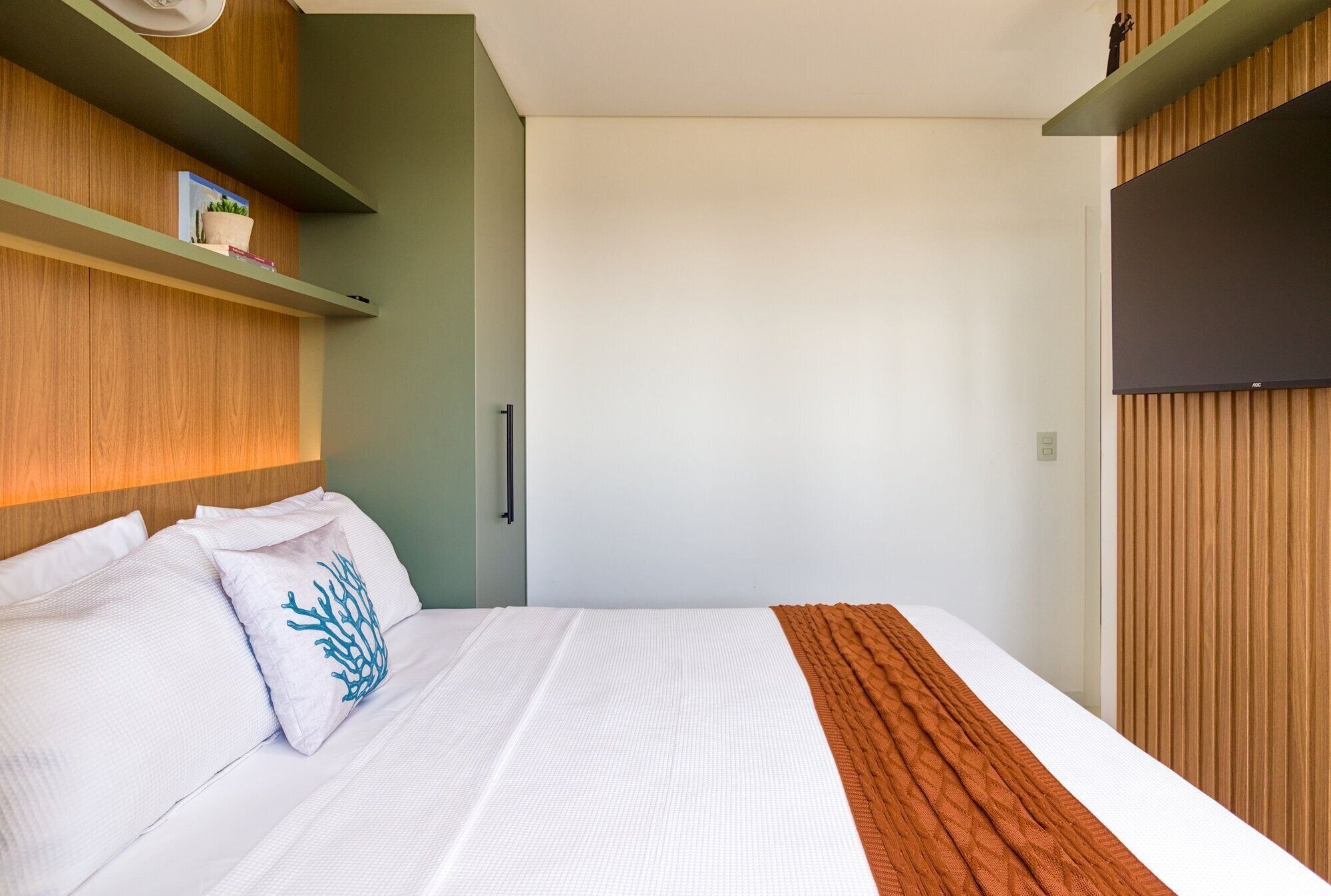 2 bedrooms, iron/ironing board, bed sheets