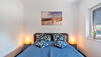 Iron/ironing board, WiFi, bed sheets, wheelchair access