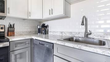 Studio (0 Bedroom) | Private kitchen