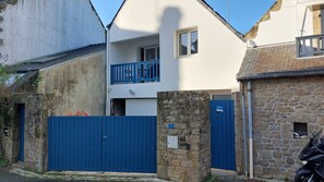 Exterior - Carnac bourg, charming quiet 4-bedroom house (sleeps 8) (Carnac)
