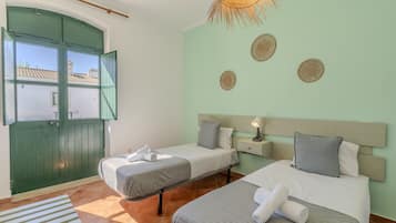 2 bedrooms, iron/ironing board, free WiFi, bed sheets