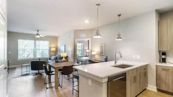 Apartment (2 Bedrooms) | Private kitchen | Coffee/tea maker, fridge