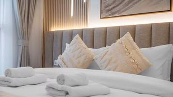 4 bedrooms, iron/ironing board, internet, bed sheets