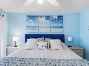 3 bedrooms, WiFi, bed sheets - |Lake Front | Views | Seasonal Pool | 3B 2B |Grill (Osage Beach)