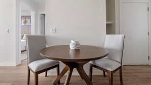 Apartment (1 Bedroom) | Dining room