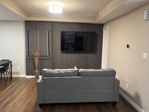 Living area - Cozy Suite in a Quiet Neighbourhood (Edmonton)