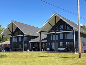 A modern two-story house with a covered porch and large windows. - Wonderful 4-bedroom house with AC in peaceful Broadalbin (Broadalbin)