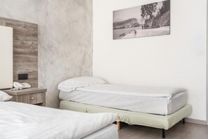 Room - Hotel de Nac (Nago-Torbole)