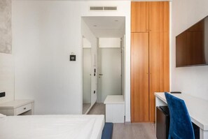 Zimmersafe, schallisolierte Zimmer, Bügeleisen/Bügelbrett
