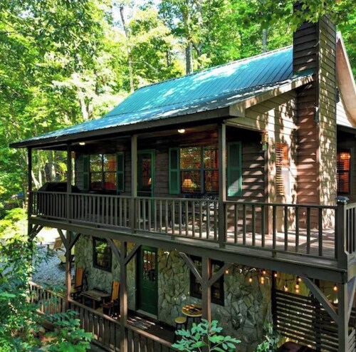 Bear Bottoms Cabin -Cozy Mountain Escape in Young Harris - Blue Ridge Mountains