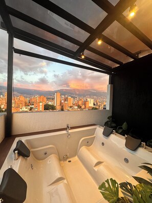 Property grounds - Luxury Duplex Private bathtub with jet - Rooftop Jacuzzi Terrace & City View (Medellín)