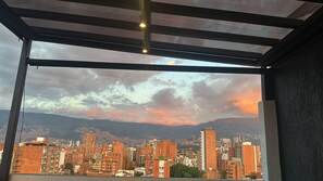 Interior - Luxury Duplex Private bathtub with jet - Rooftop Jacuzzi Terrace & City View (Medellín)