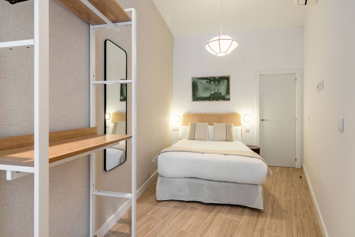 Studio – city | Blendingsgardiner, strykejern/-brett og wi-fi (inkludert)