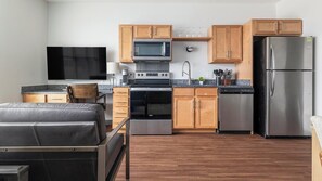 Studio (0 Bedroom) | Cuisine privée | Réfrigérateur, cafetière/bouilloire