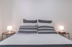 Iron/ironing board, WiFi, bed sheets - Apartment with stunning views of the Tagus River and the Atlantic (Cruz Quebrada)