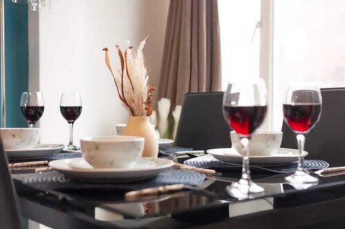 Modern Cosy Home In Leeds - 6 mins to Leeds City Centre, Free Parking, Wi-Fi