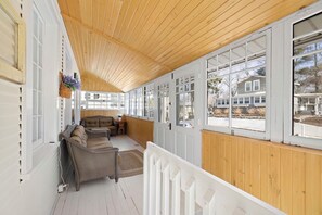 Interior - Blue Fox Cottage in Grand Beach (Grand Beach)