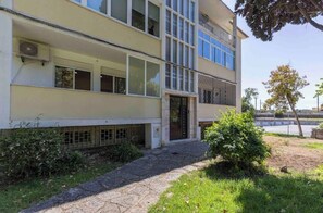 Exterior - Vrbo Property (Carcavelos)