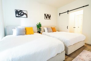 Suite Deluxe, 2 chambres | Accès au Wi-Fi (inclus), literie fournie