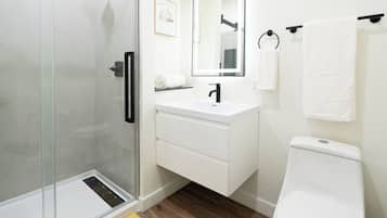 Studio Suite | Bathroom