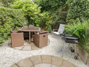 Outdoor dining - The Shipwrights (Whitby)