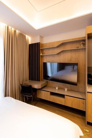 Estudi Deluxe, balcó, vistes a la ciutat | Caixa forta a l'habitació i habitacions insonoritzades 