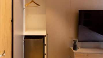 Deluxe Double Room, City View | Interior