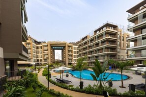 Apartament Deluxe, balcó, vistes a la ciutat | Piscina | 2 piscines a l'aire lliure 