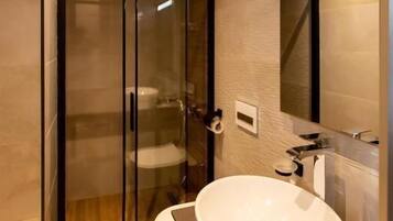 Deluxe Double Room, City View | Bathroom | Slippers