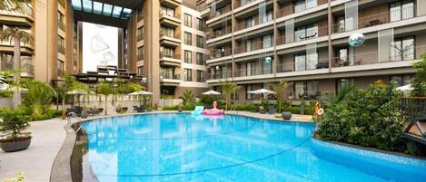 2 piscines extérieures