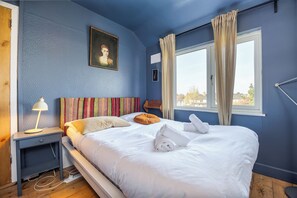 3 bedrooms, iron/ironing board, free WiFi, bed sheets - Sunny 3BR w/backyard Near Drumcondra Train Station (Dublin)